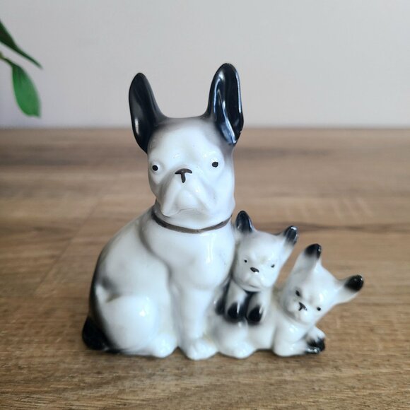 dogs figurine Other - Vintage porcelain French Bulldog with puppies figurine.